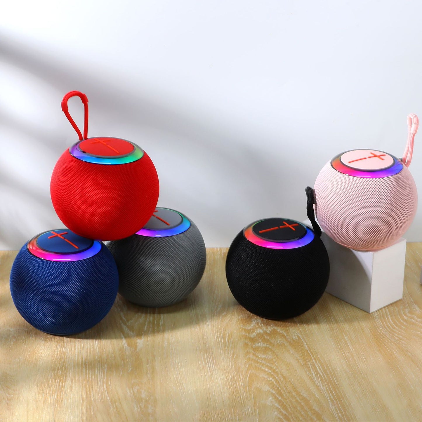 New Bluetooth Speaker Ball Shape Fabric Handheld Sports Outdoor Cycling RGB Wireless Small Speaker Hot Item 68D